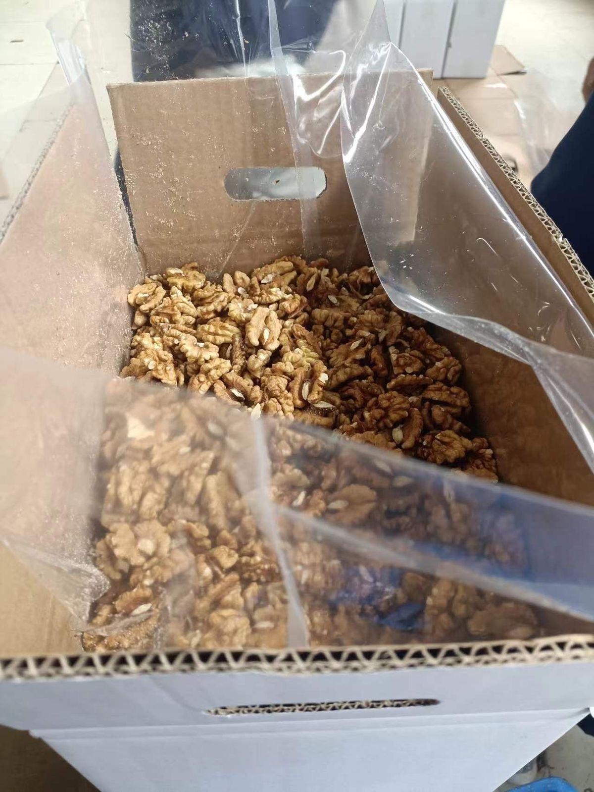 Seeds suitable for wholesale trade and resale